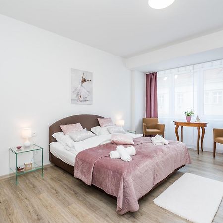 Perla Hradce 202 Apartamento Hradec Králové Exterior foto