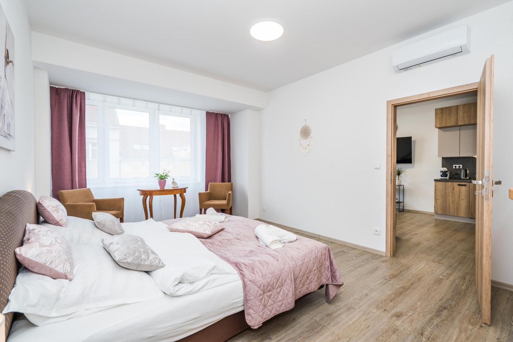 Perla Hradce 202 Apartamento Hradec Králové Exterior foto